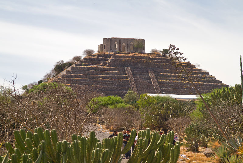 Querétaro-piramide-pueblito